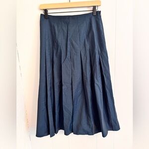 Gucci knee length pleated skirt woman’s size 4 navy